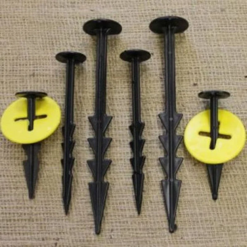 Black Barbed Landscape Weed Control Fabric Pegs